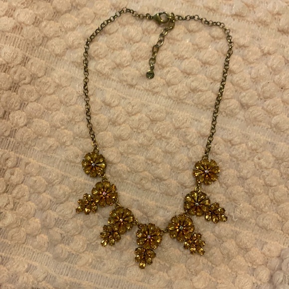Loft Flower statement necklace, beautiful design makes any outfit pop! - Picture 1 of 1